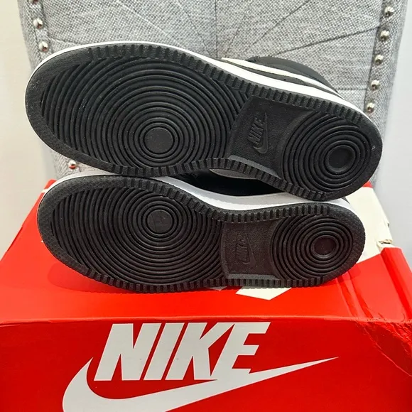 WOMEN'S NIKE COURT VISION MID SNEAKERS, SIZE 6.5