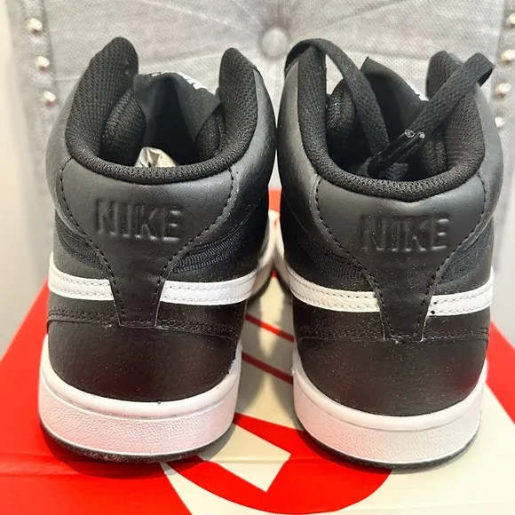 WOMEN'S NIKE COURT VISION MID SNEAKERS, SIZE 6.5