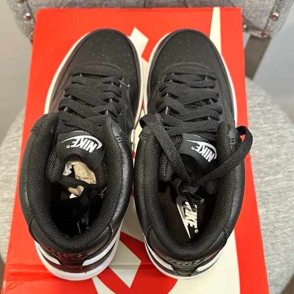 WOMEN'S NIKE COURT VISION MID SNEAKERS, SIZE 6.5