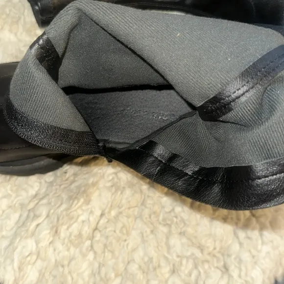 Womens Size 9 Leather Boots.