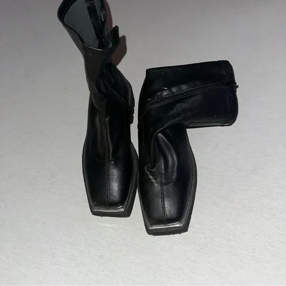 Womens Size 9 Leather Boots.