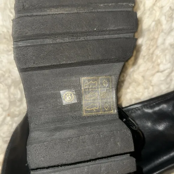 Womens Size 9 Leather Boots.