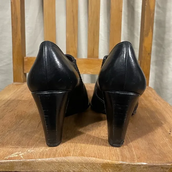 Women's Stuart WEITZMAN Black Pointed Toe Ankle Booties size 12