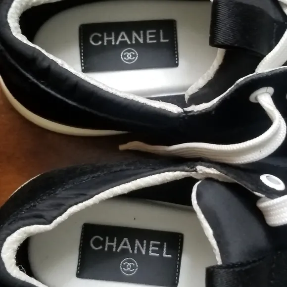 WOMEN'S SUEDE CHANEL SNEAKERS SZ.8  what's your offer!!!