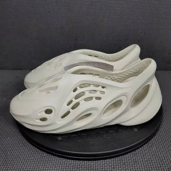 Womens Sz 7.5 EU 38 Cream Super Bass Exo Skeleton Generic Slip On Sandals