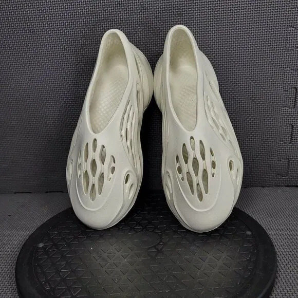 Womens Sz 7.5 EU 38 Cream Super Bass Exo Skeleton Generic Slip On Sandals