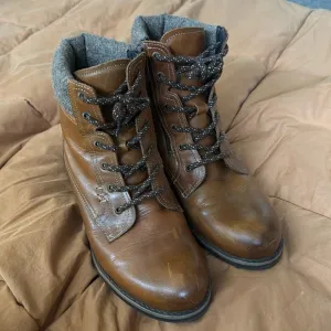 Women’s Taos Boots