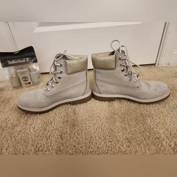 Womens Timberland Gray And Silver Boots Size 8 With Cleaning Kit Suede Leather