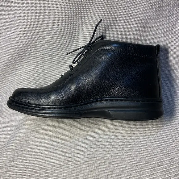 World BLEND Women’s Leather Boots. Size 38