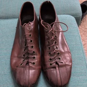 Yves Saint Laurent Men's Brown Leather Shoes Make An Offer