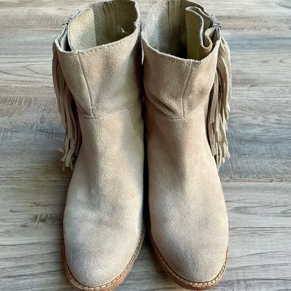 Zadig &amp; Voltaire Pearce Suede Fringe Ankle Boot Light Tan Color **HOLE** SZ 6
