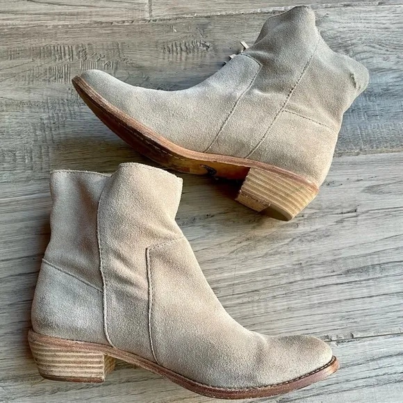 Zadig &amp; Voltaire Pearce Suede Fringe Ankle Boot Light Tan Color **HOLE** SZ 6